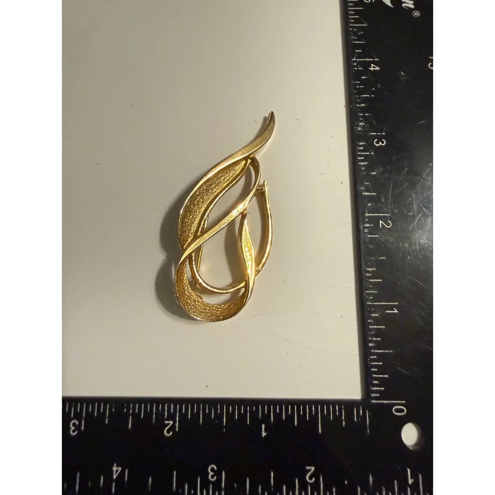 Vintage Gold Tone Abstract Swirl Brooch Textured Mid Century Modern Pin